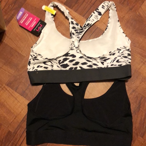 Brand new size Medium sports bra - Picture 2 of 3